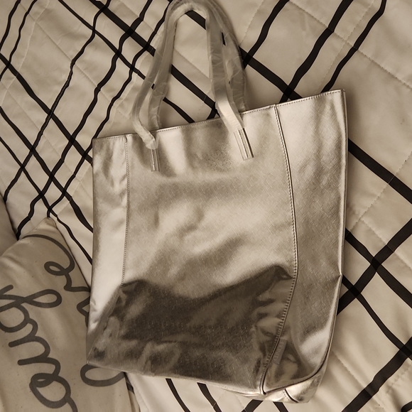 Clinique silver tote bag! - Picture 4 of 7